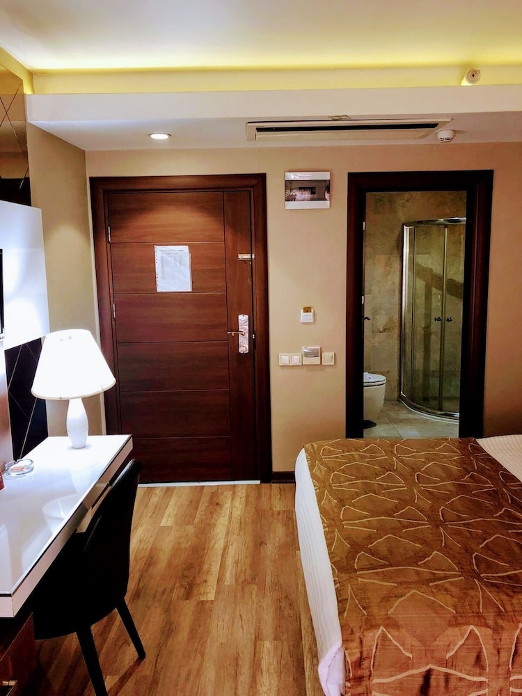 Feyzan Hotel 14/35