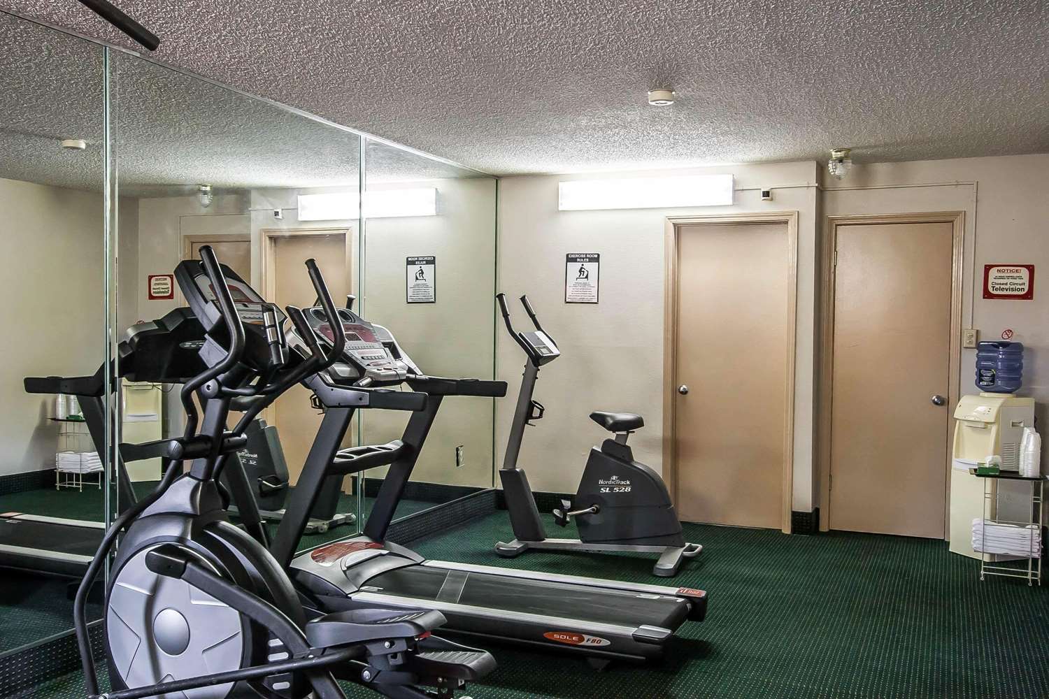 Econo Lodge Inn & Suites Memphis 2/14