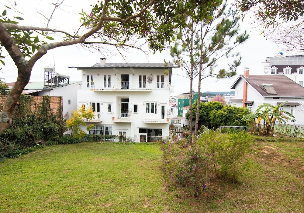 Lu Tan Villa 66/72