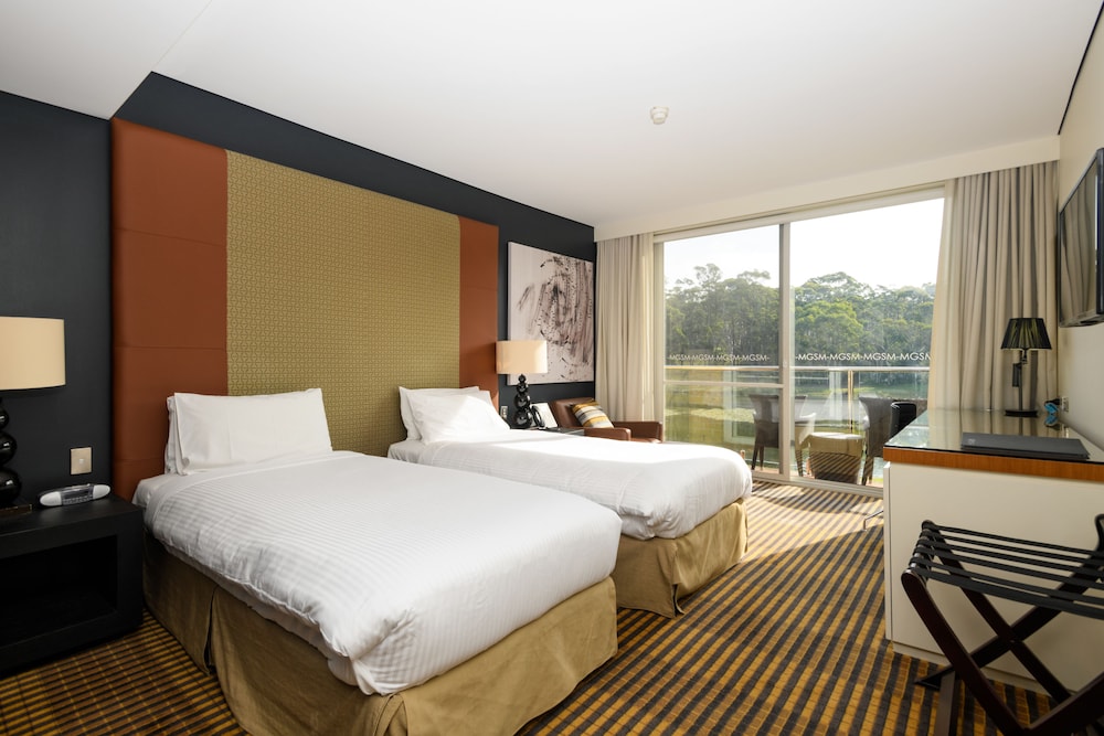 Lakeside Hotel And Conference Centre 10/49