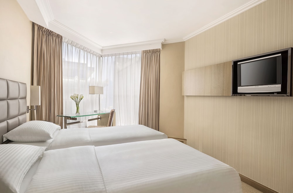 The Kowloon Hotel 8/29