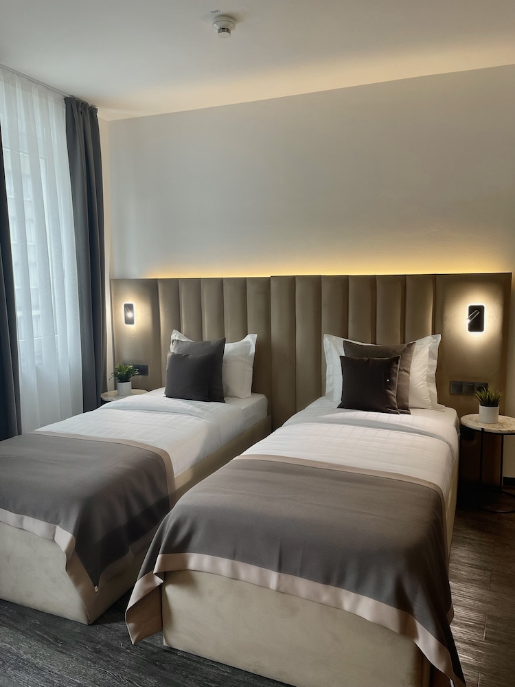 COMFORT, DOUBLE OR TWIN BED