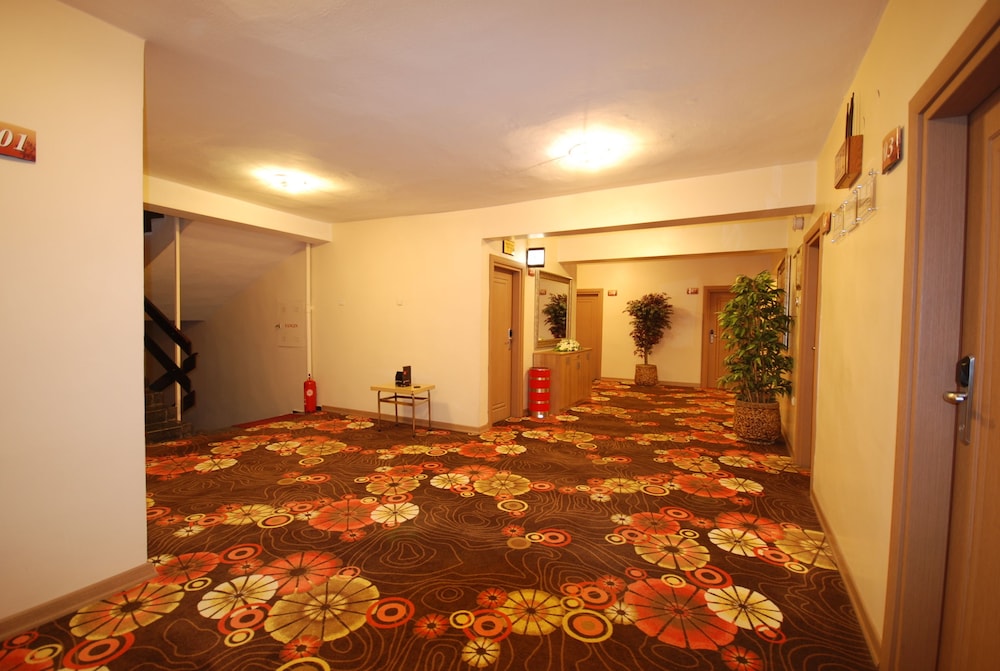 Hotel Mithat 51/60