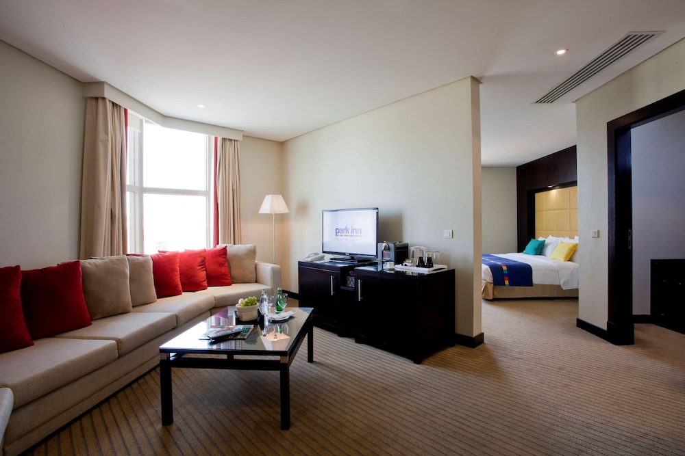 بارك إن باي راديسون الخبر(Park Inn By Radisson Al Khobar Hotel) 46/74