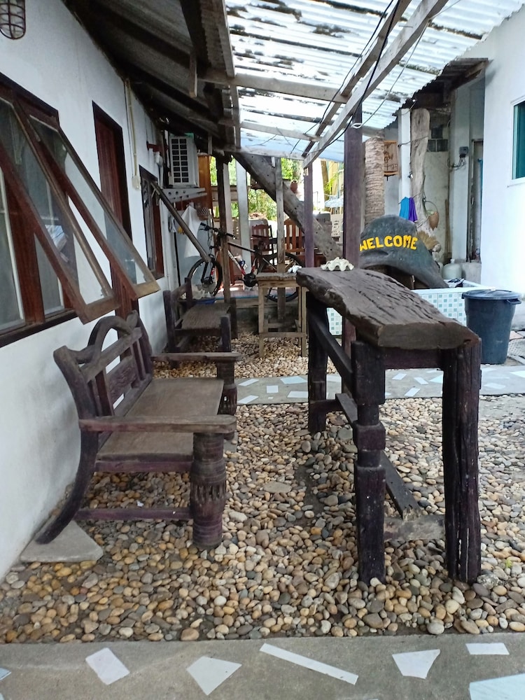 Miss Hong House 30/50
