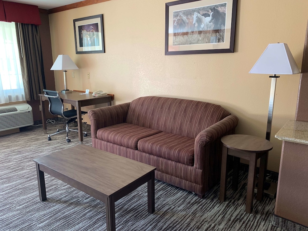 Best Western Windwood Inn & Suites 25/36