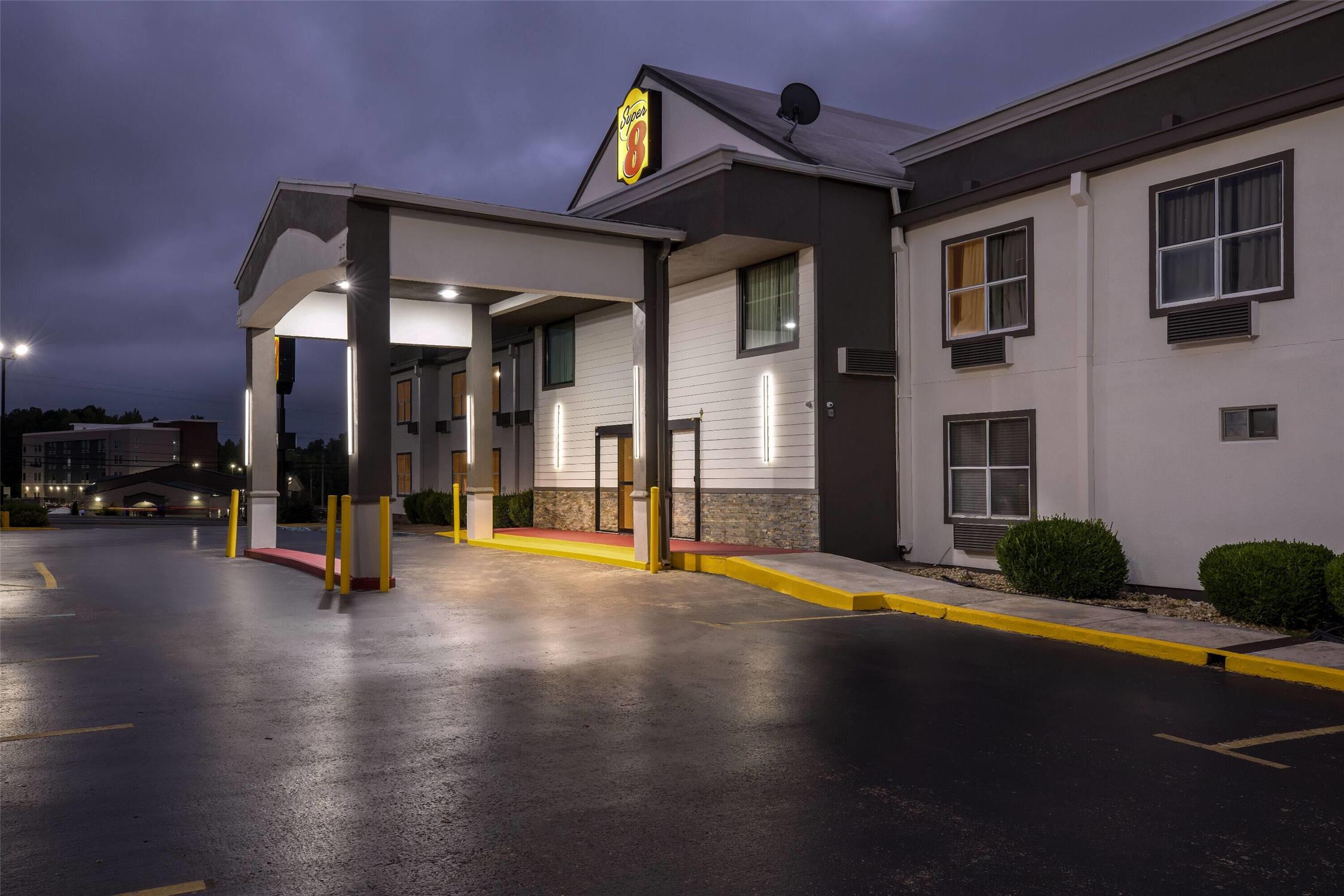 Super 8 By Wyndham Athens 32/33