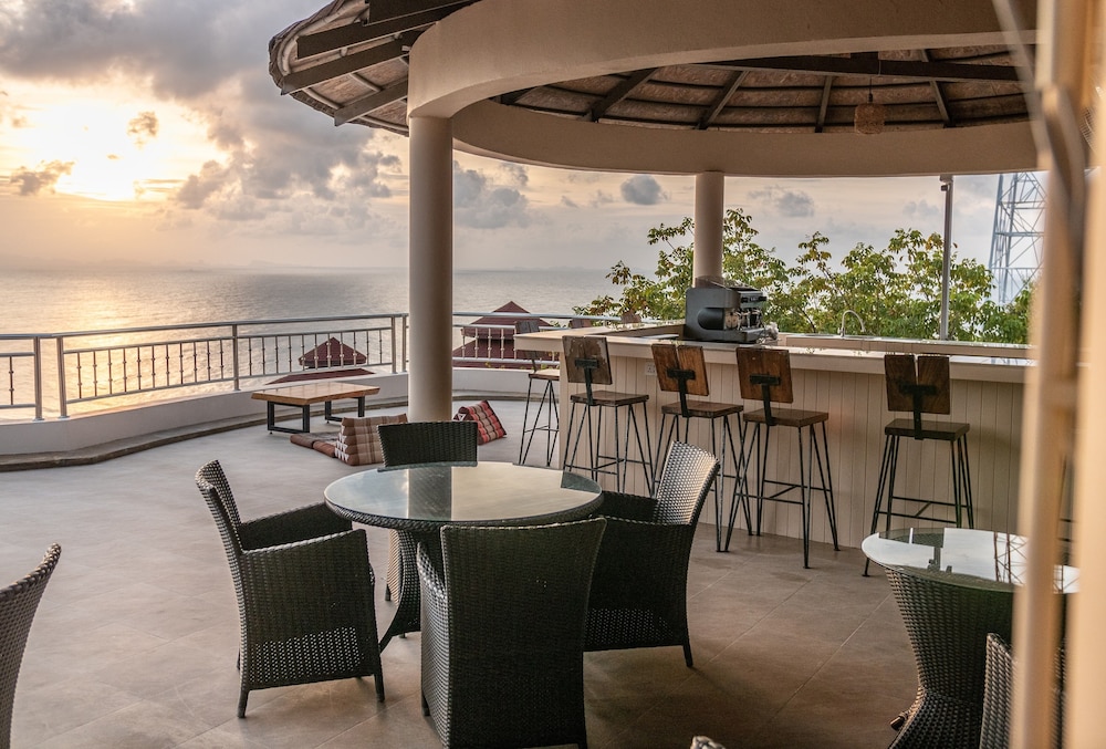 Sunset Hill Boutique Resort 62/77