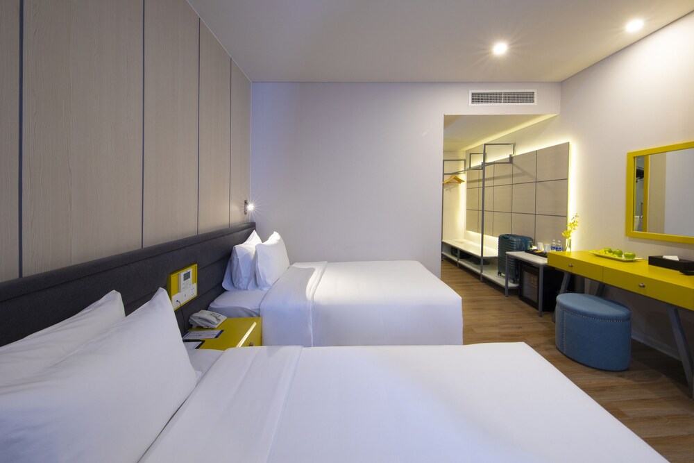 JUNIOR SUITE, TWIN BEDS, CITY VIEW