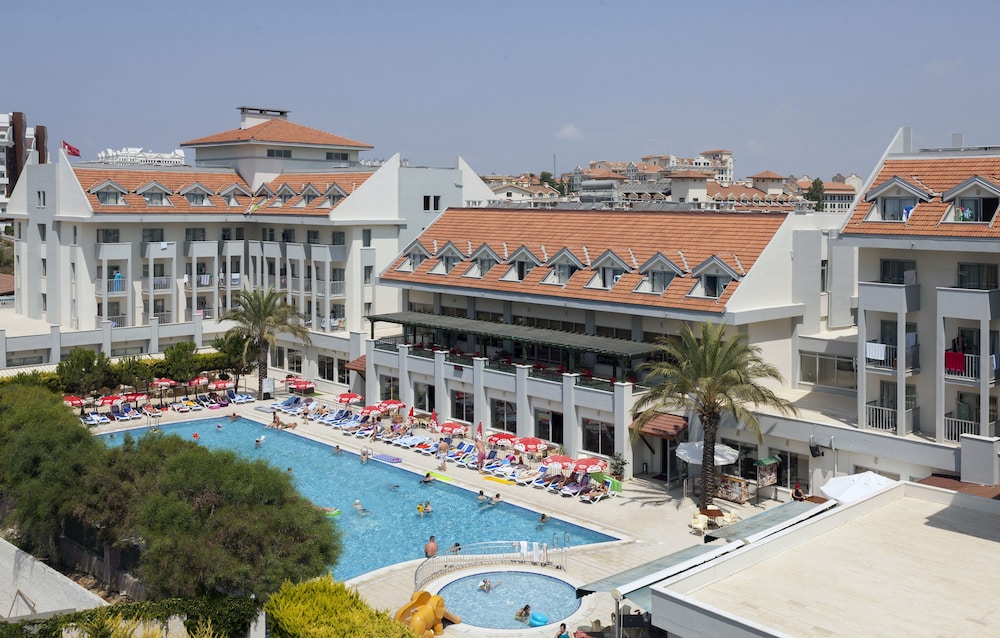 Side Story Resort & Spa 52/53