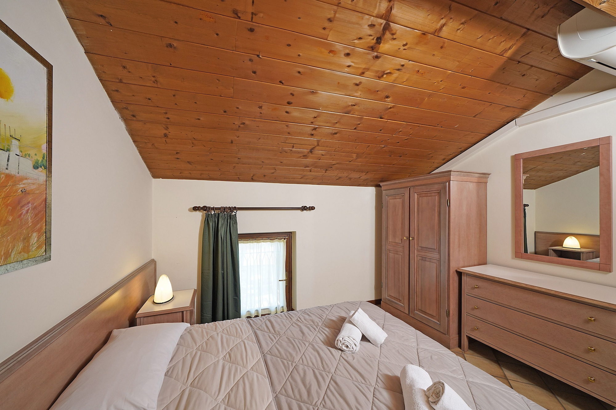 1 Bedroom, Basic, Apartment, Twin Beds, Attic