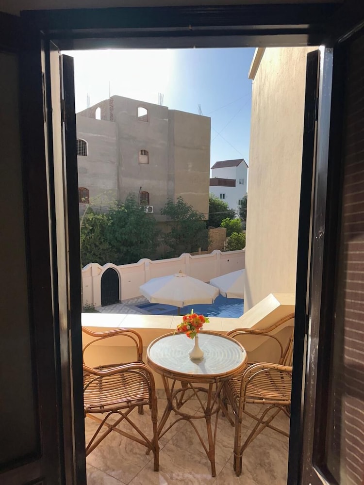 El Nakhil Hotel 48/50