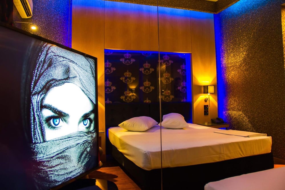 Olympic Hotel 13/23