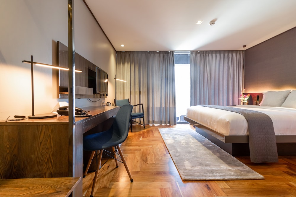 Ramada Encore by Wyndham Makati 9/50