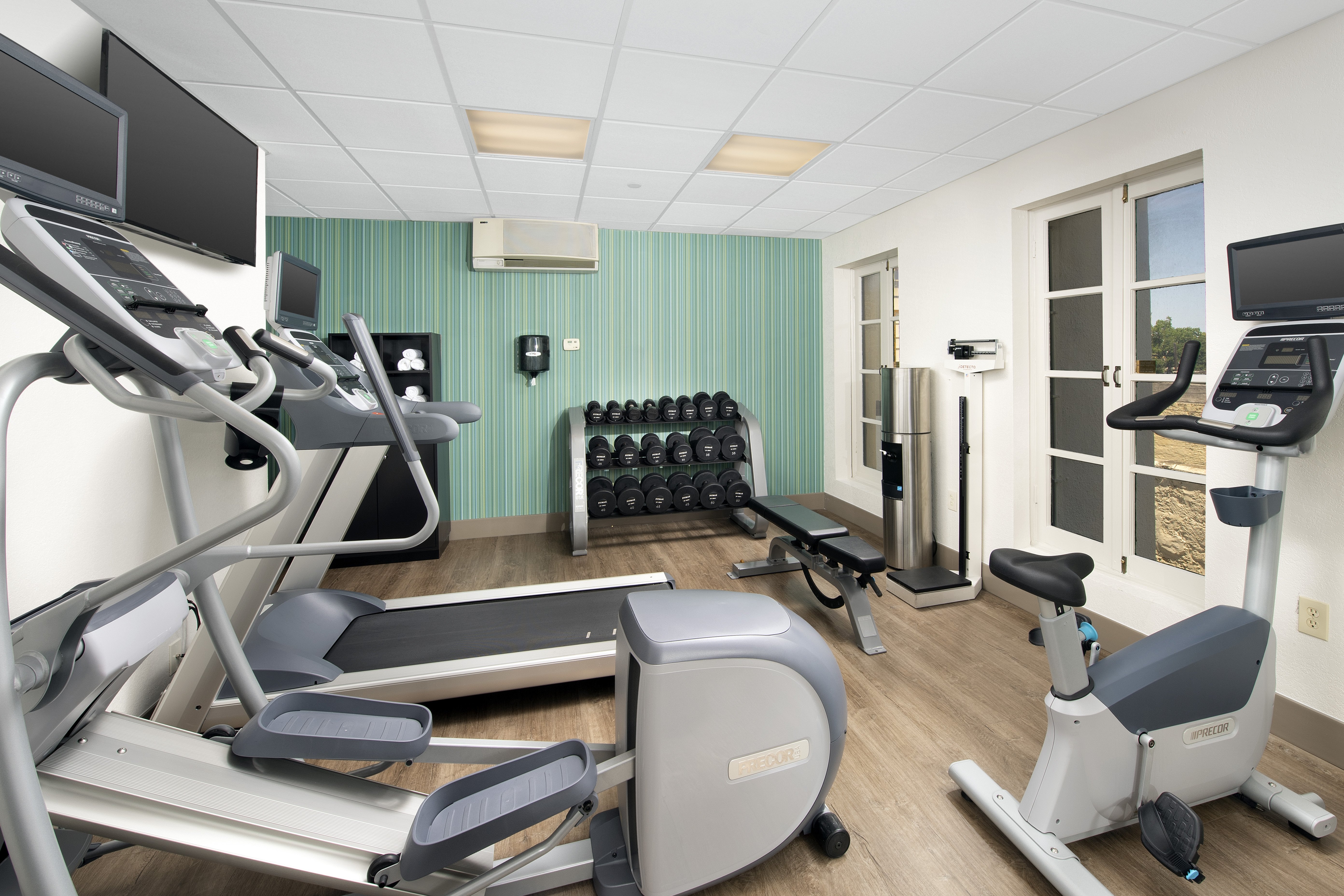 Holiday Inn Express San Antonio N-Riverwalk Area 33/49