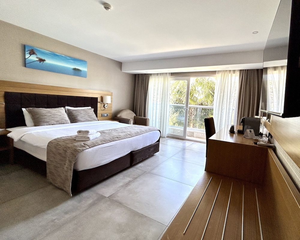 MARINA BOUTIQUE FETHIYE 15/50