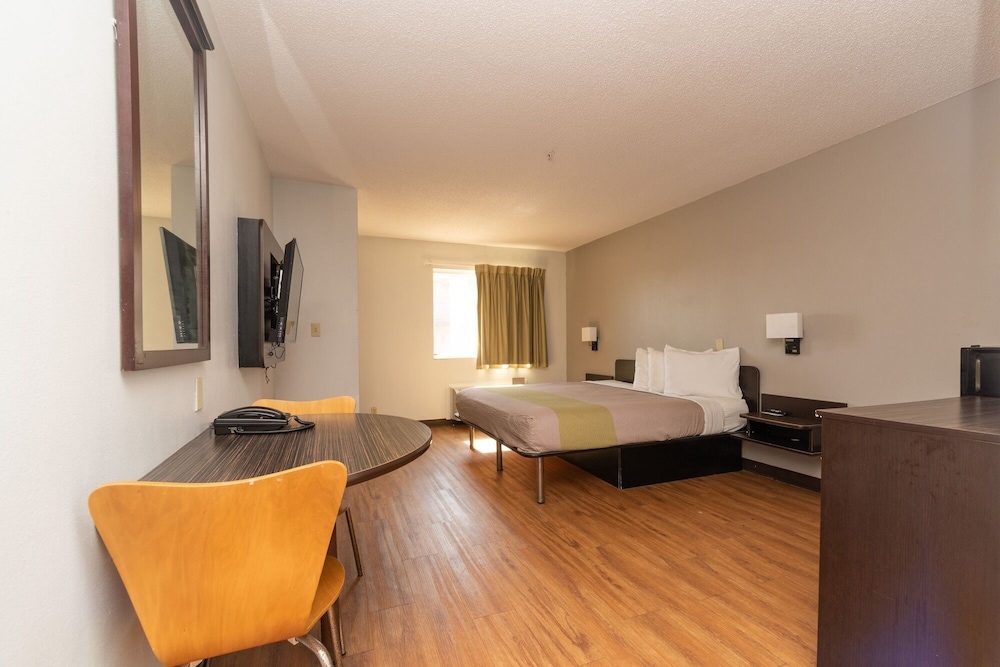Motel6 New Iberia, LA 33/58
