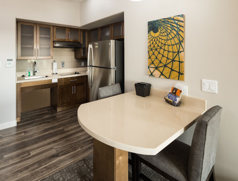 Staybridge Suites Lake Jackson 47/53