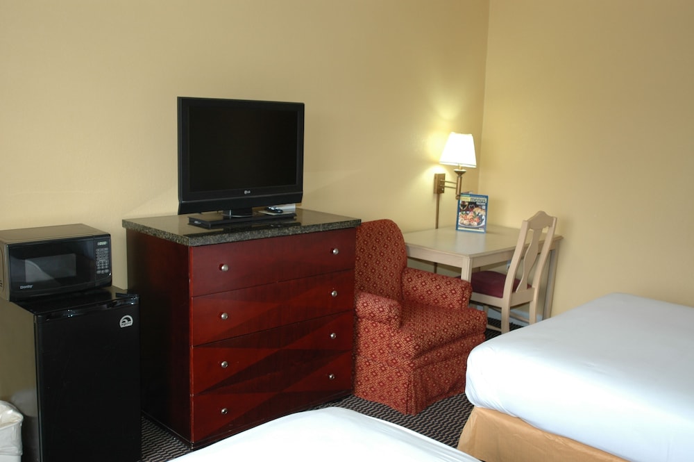 Ambassadors Inn & Suites 7/9