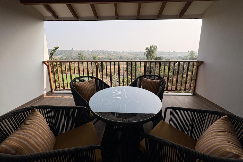 Radisson Resort Hatgad Saputara 64/74