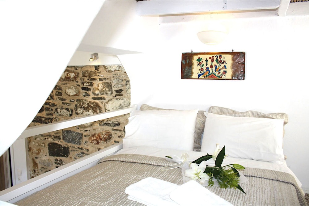 Mariakis Luxury Studios 32/42