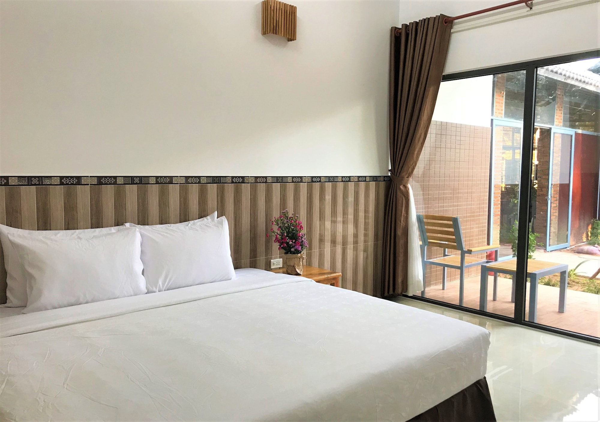 STANDARD, DOUBLE OR TWIN BED, GARDEN VIEW