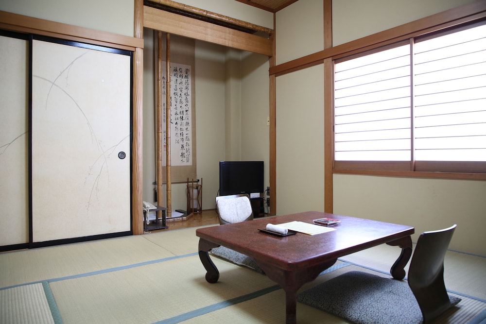 Japanese Inn "Iwaso" 39/43