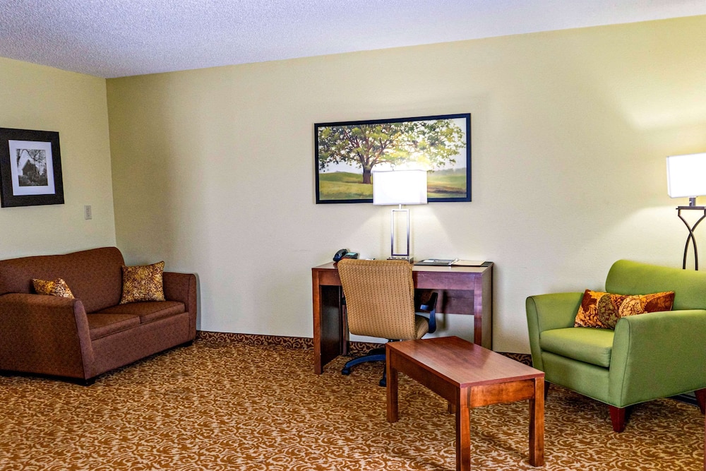 Quality Inn Whiteville North 27/37