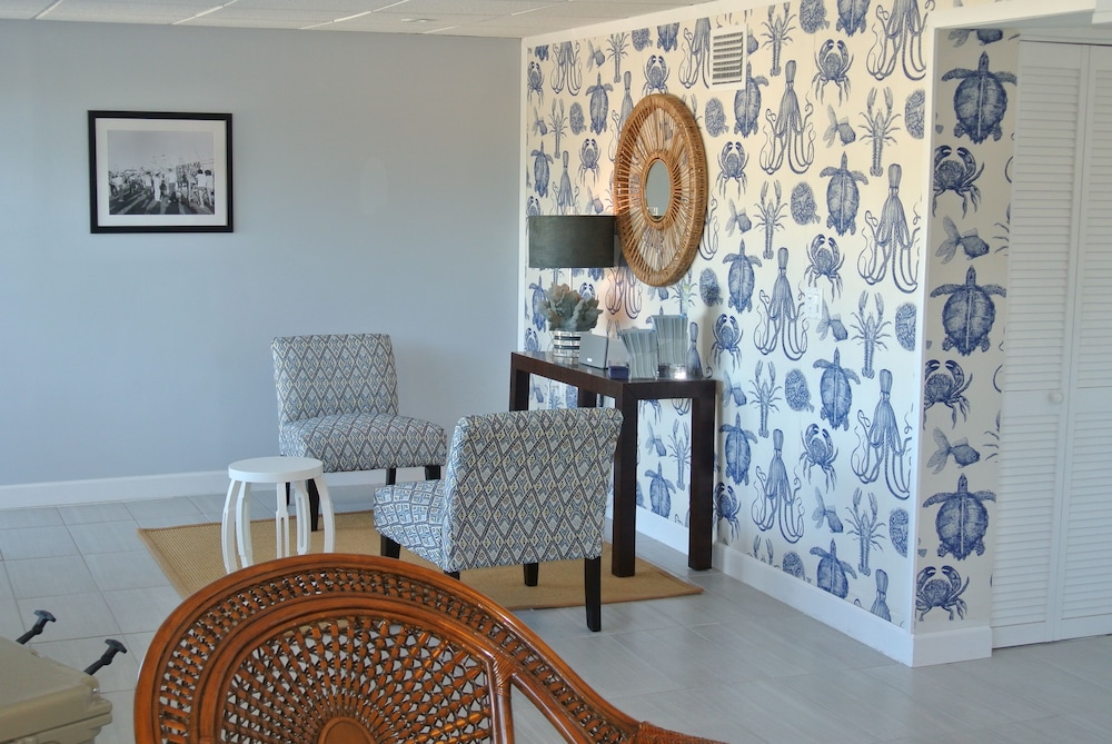 Creekside Inn Islamorada 40/45