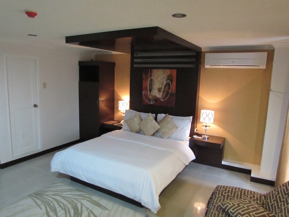 Oyster Plaza Hotel 9/37