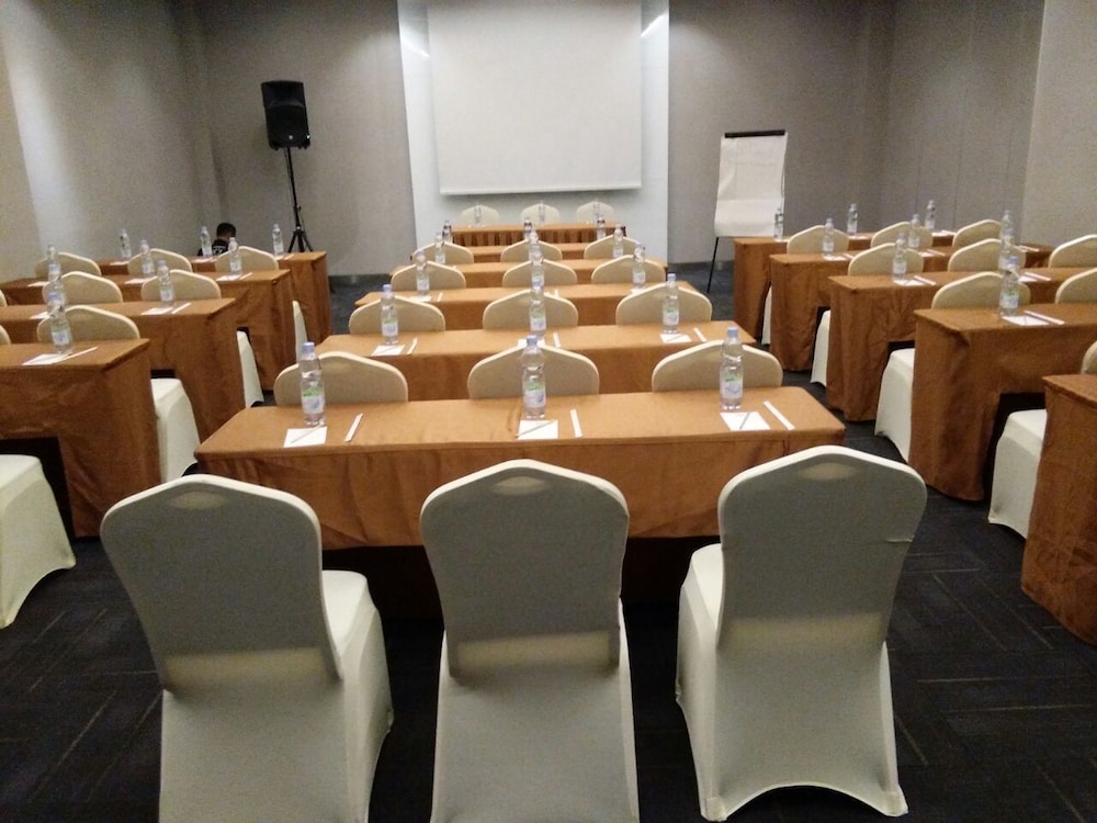 Wing Hotel Kualanamu 20/24