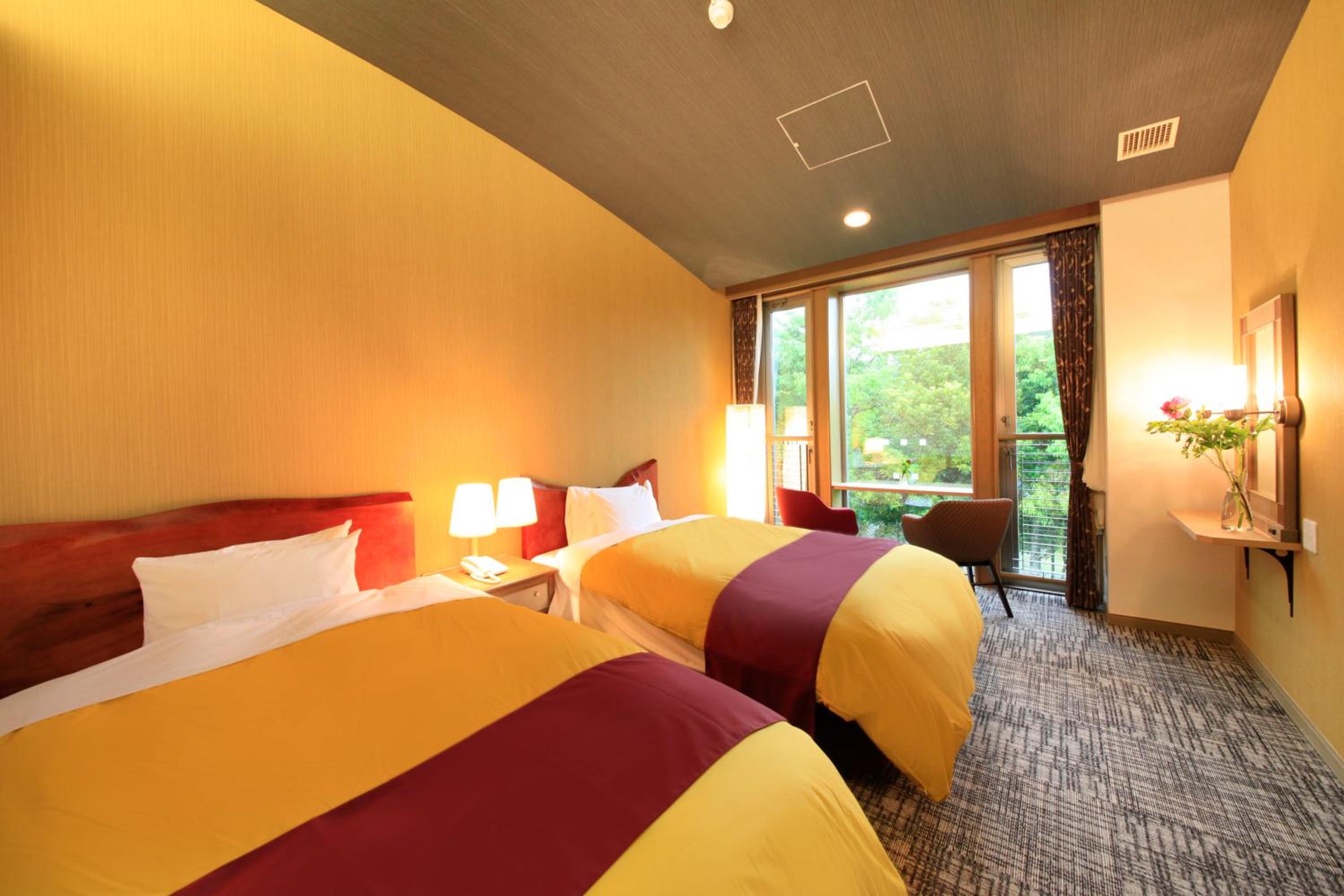 Standard, Twin Beds