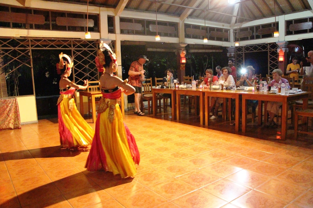 Lovina Beach Hotel 53/65