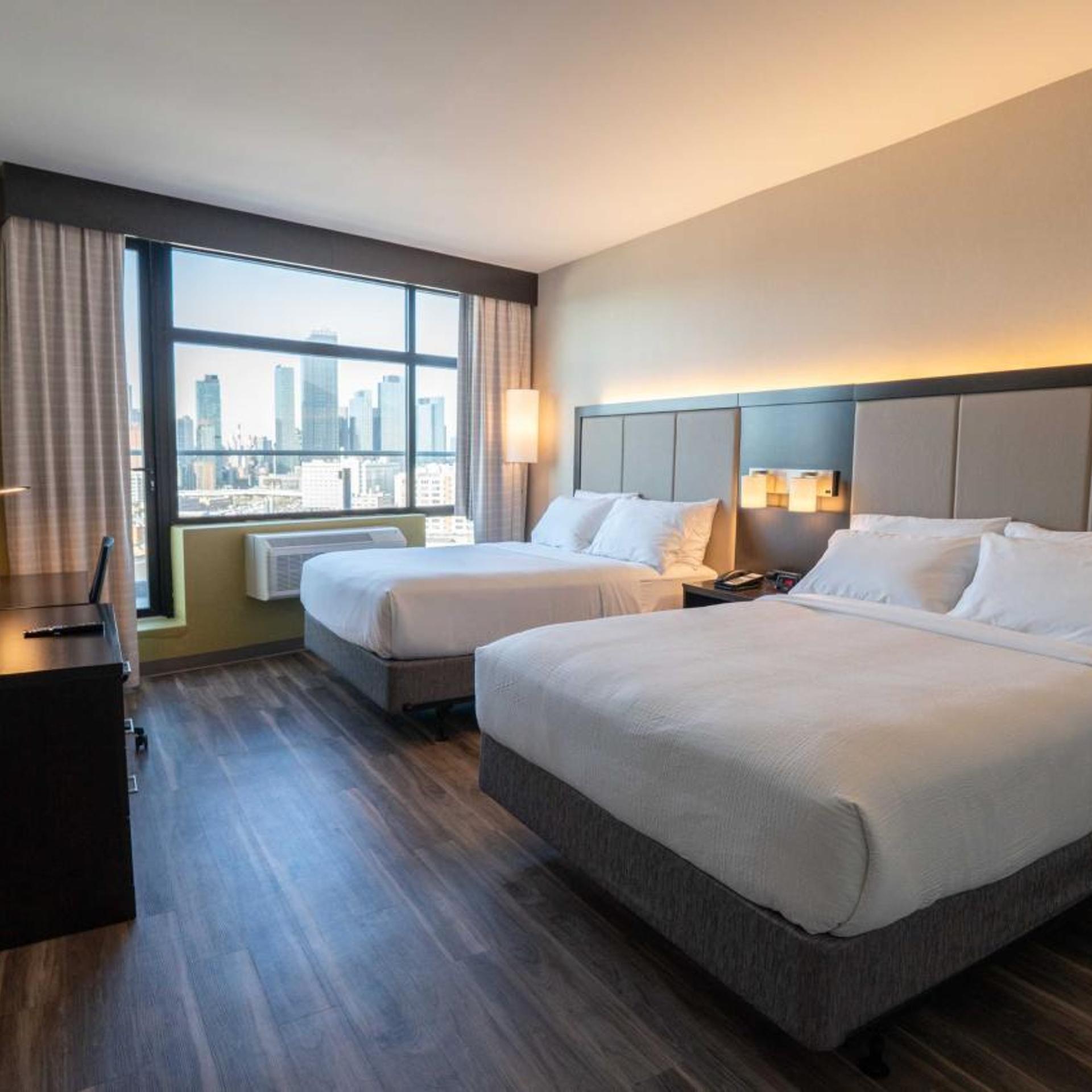 Standard, 2 Queen Beds, Skyline View، Holiday Inn Express Long Island City E New York, an IHG Hotel 3/5