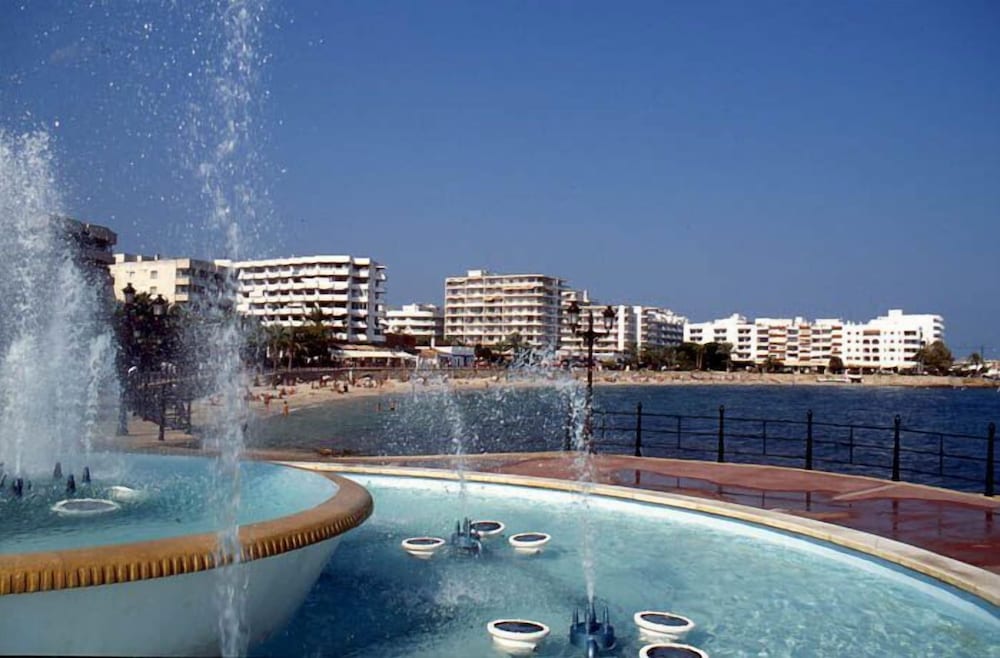 Santa Eulalia Hostal 42/44