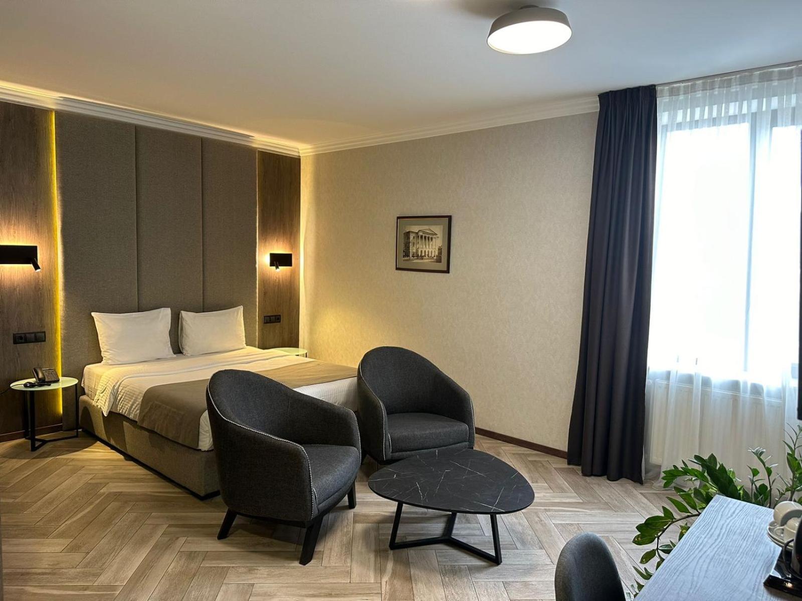 Room, King Bed