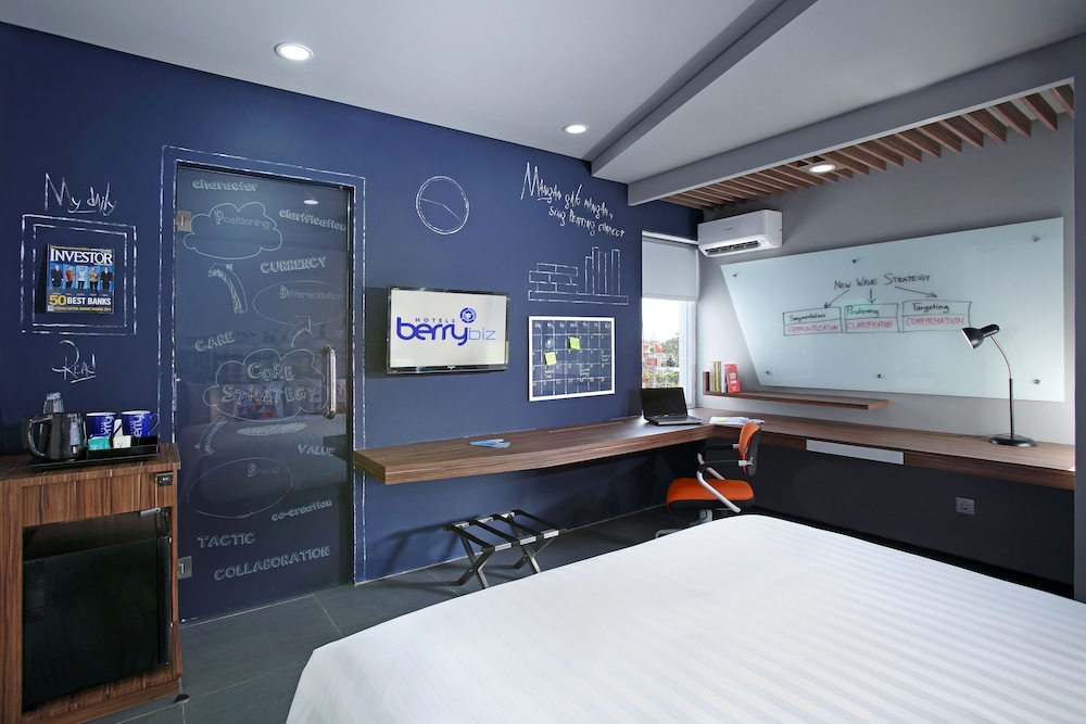 Berry Biz Hotel 10/38