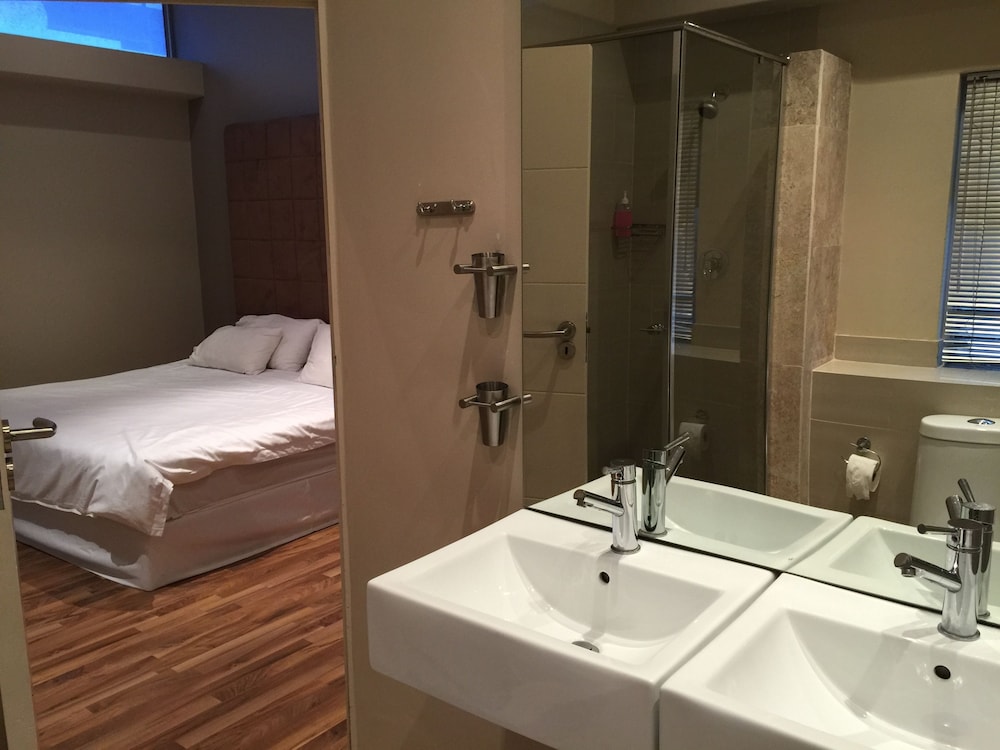 Sunset Beach Guesthouse 22/24