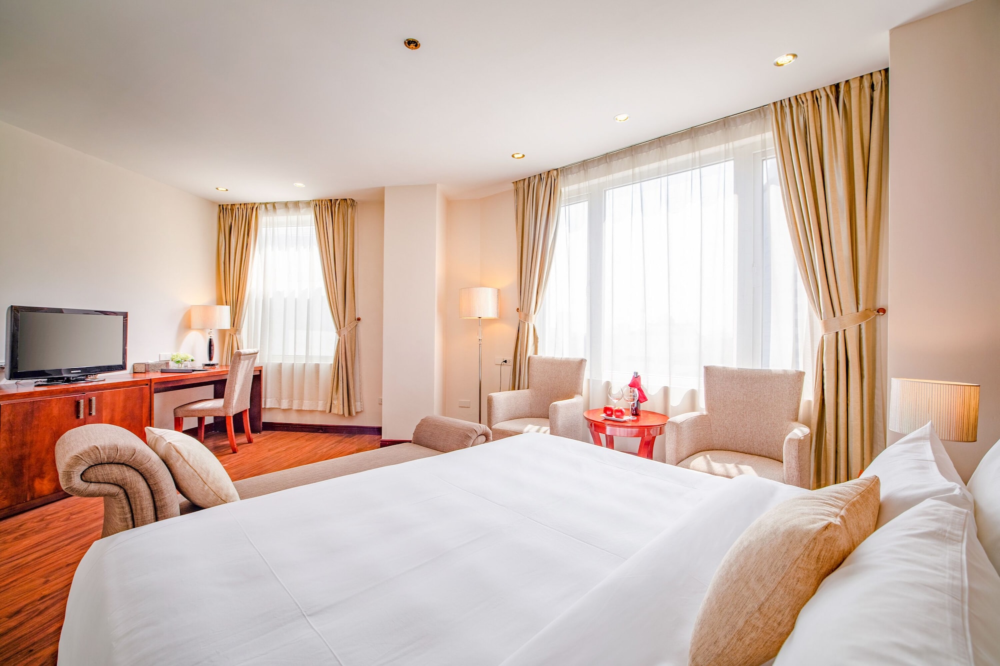 EXECUTIVE, DOUBLE BED, CITY VIEW