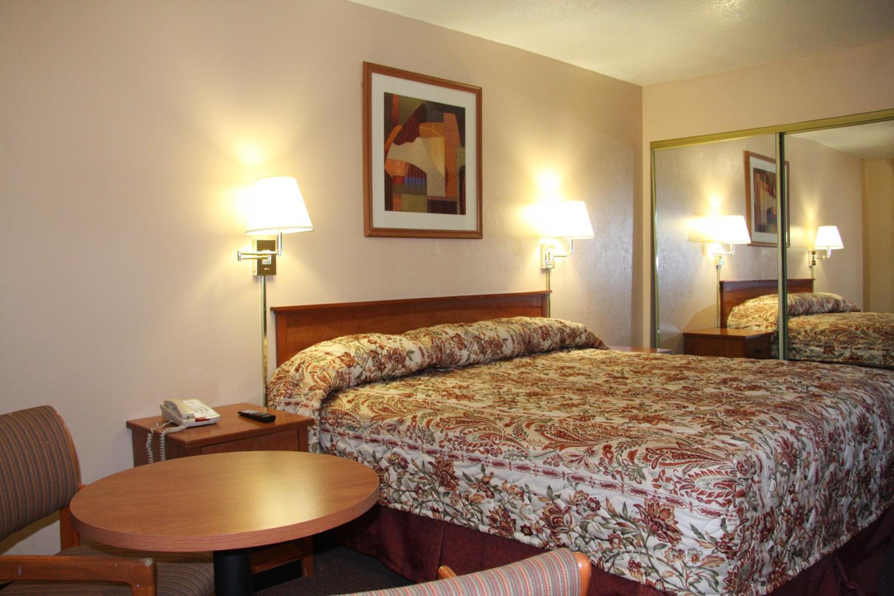 غرفة بسرير كينج للمدخنين