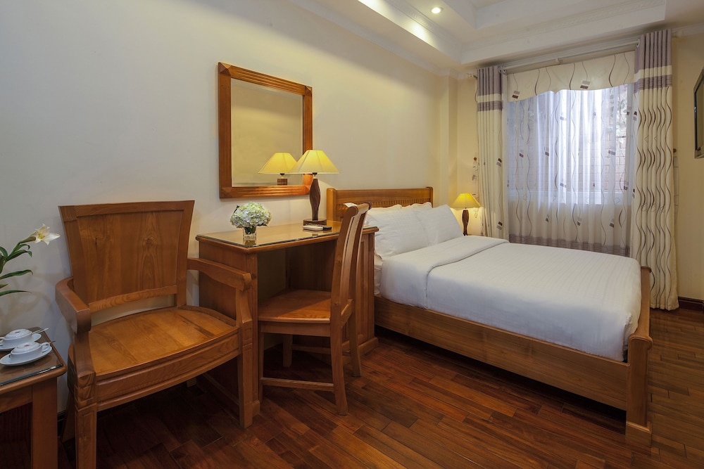 DELUXE, DOUBLE BED