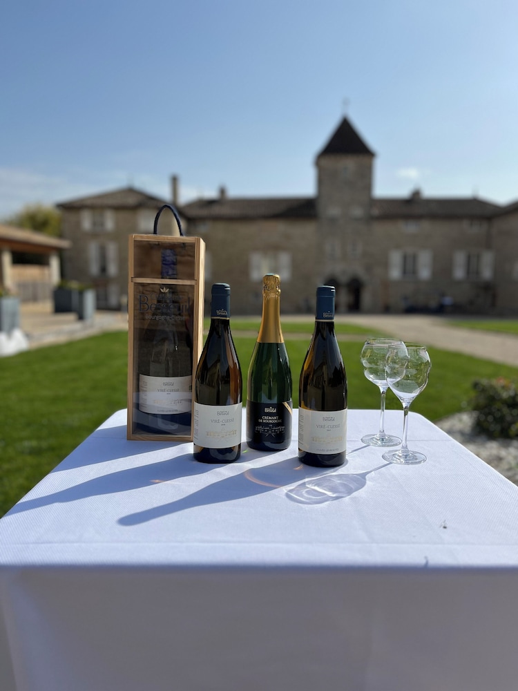 Le Chateau De Besseuil 49/58