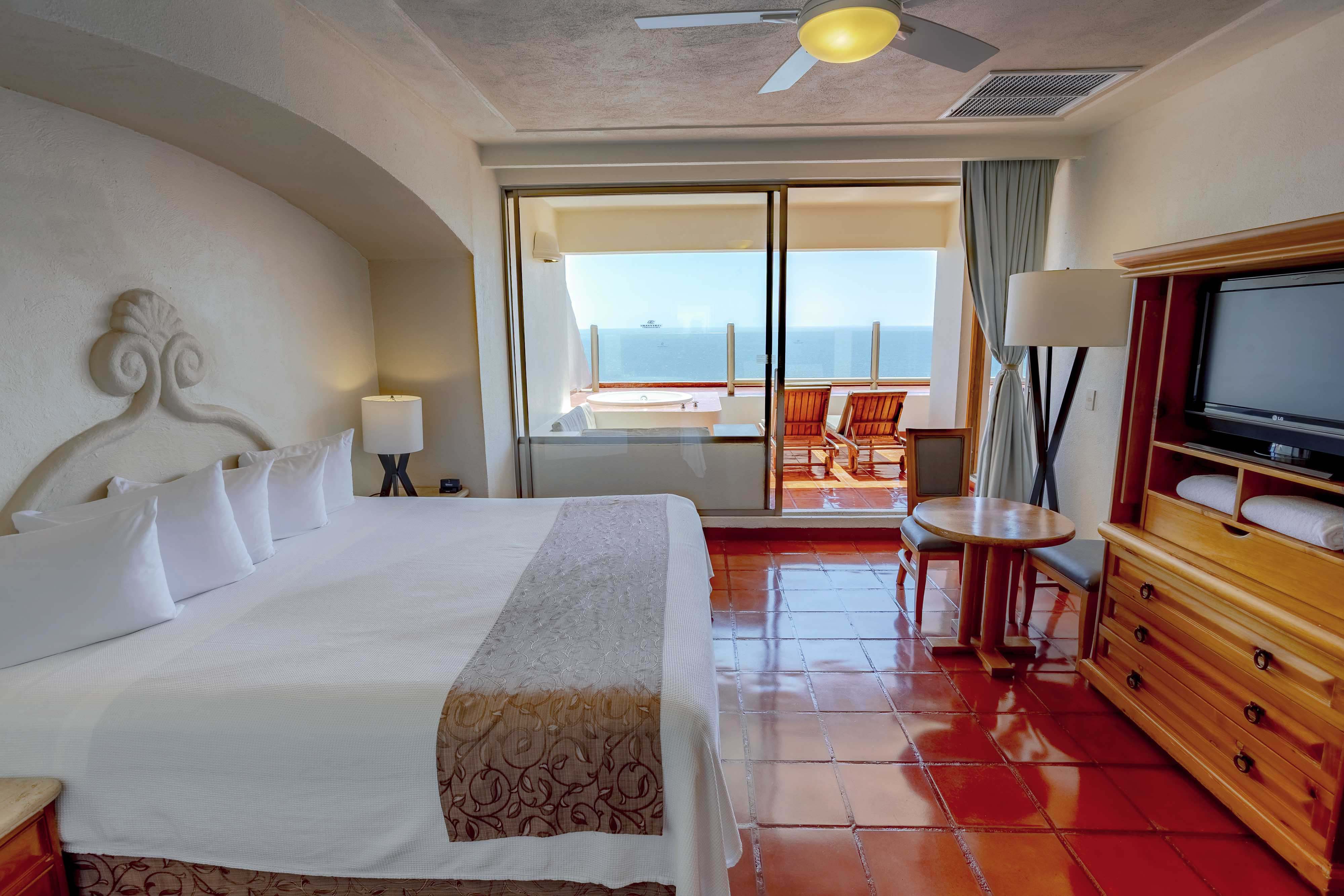Deluxe, Penthouse, Suite, 2 King Beds, Ocean View, 3 Bathrooms, Hot Tub, Kitchen