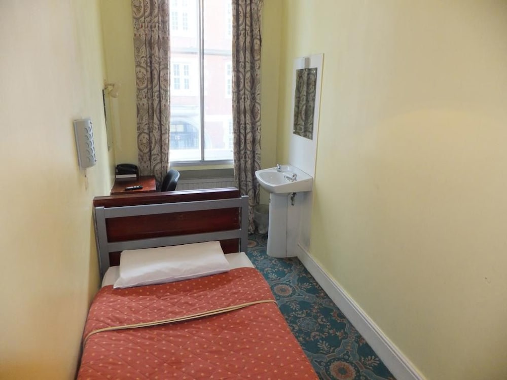 Gresham Hotel 18/50