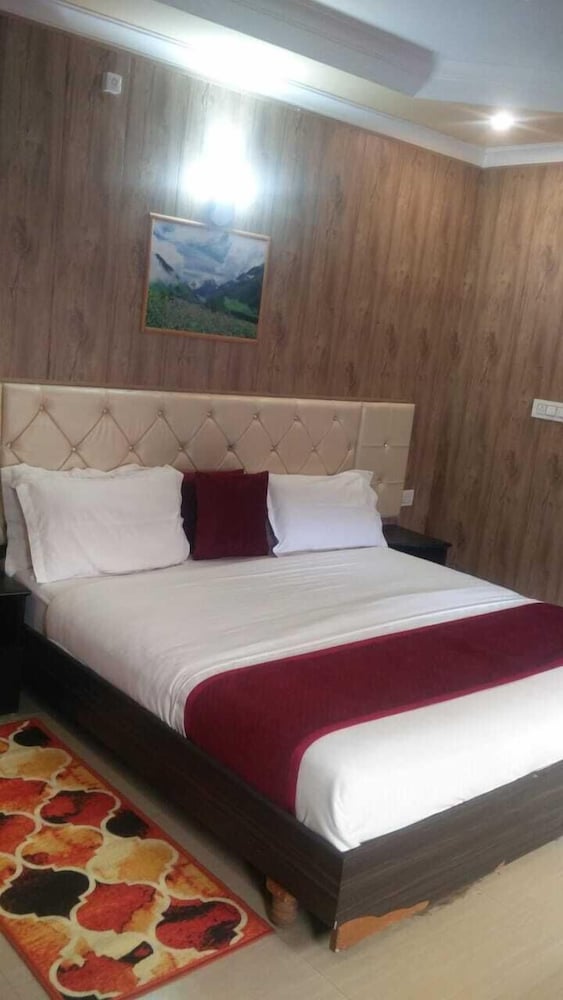 Superior, Queen Bed