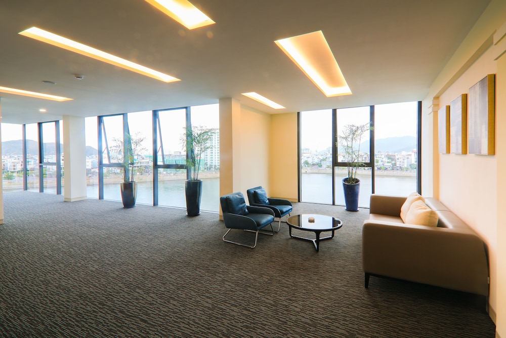 Lake View Hotel 44/69