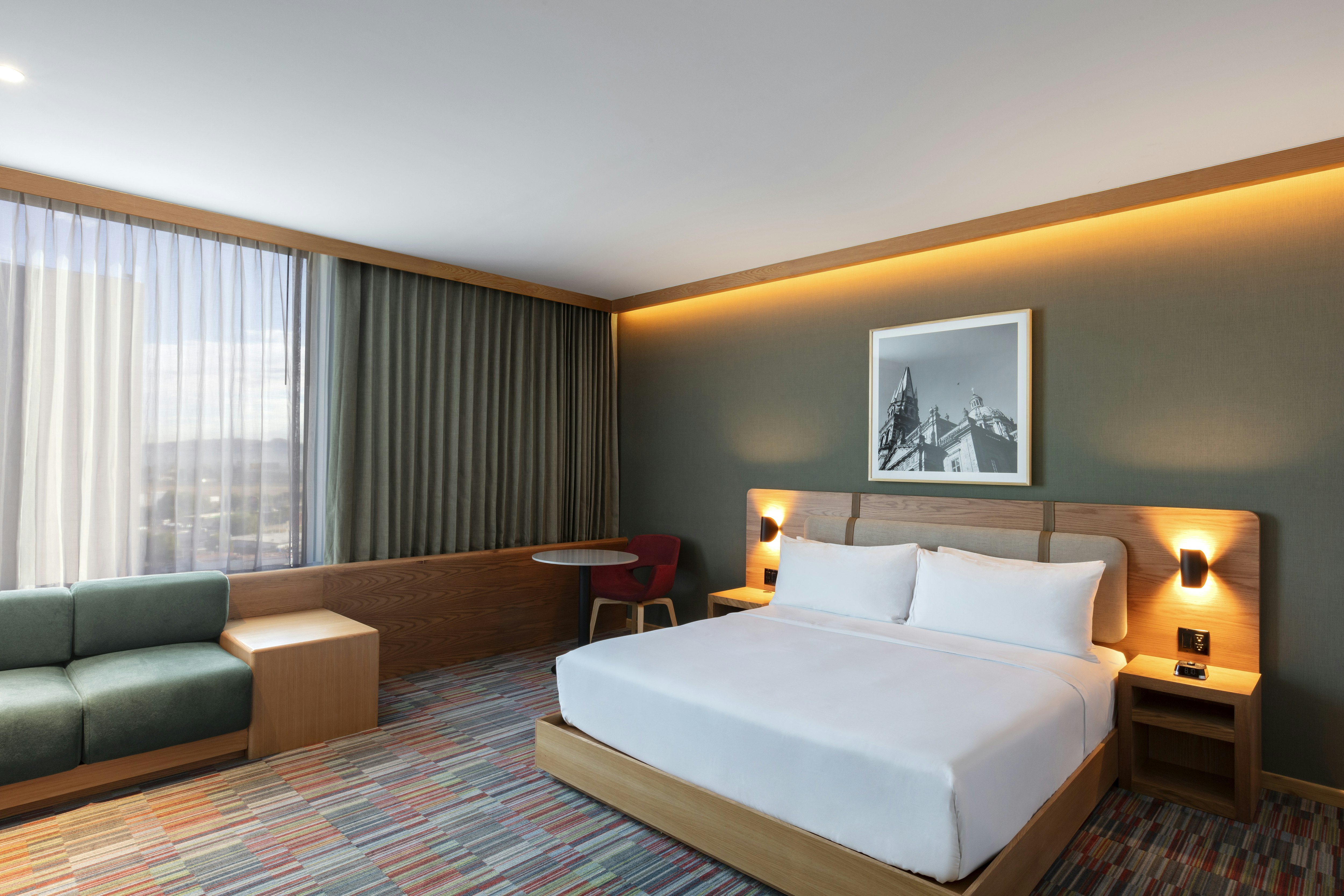 JUNIOR SUITE, KING BED
