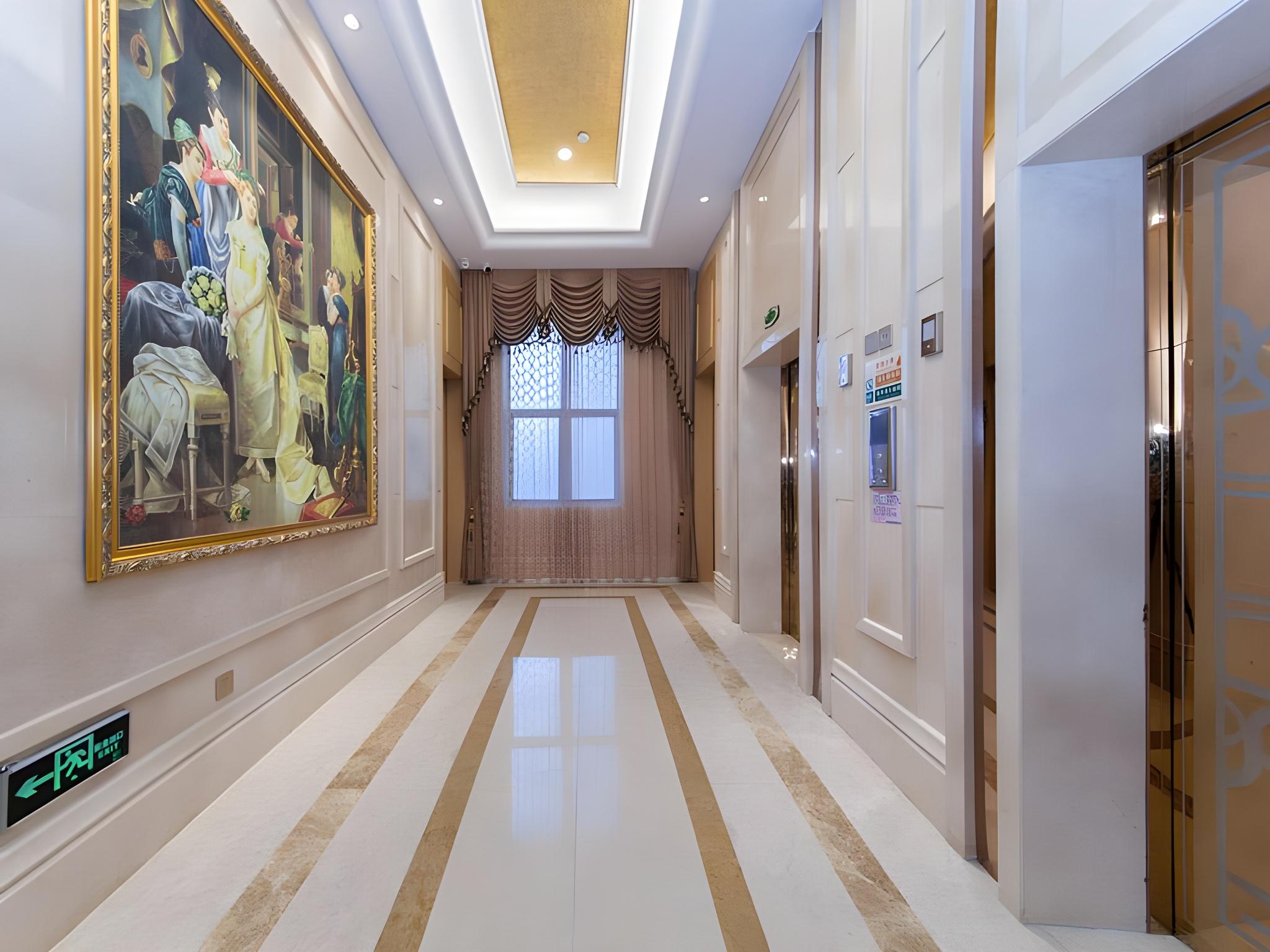 Vienna International Hotel (Xinwuzhong, Dengcheng Avenue, Xiangyang) 24/34