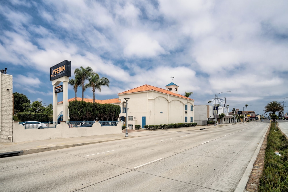 LYFE INN & SUITES by AGA - LAX Airport 54/60