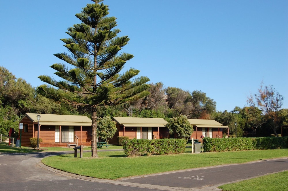 SURFSIDE HOLIDAY PARK 30/50